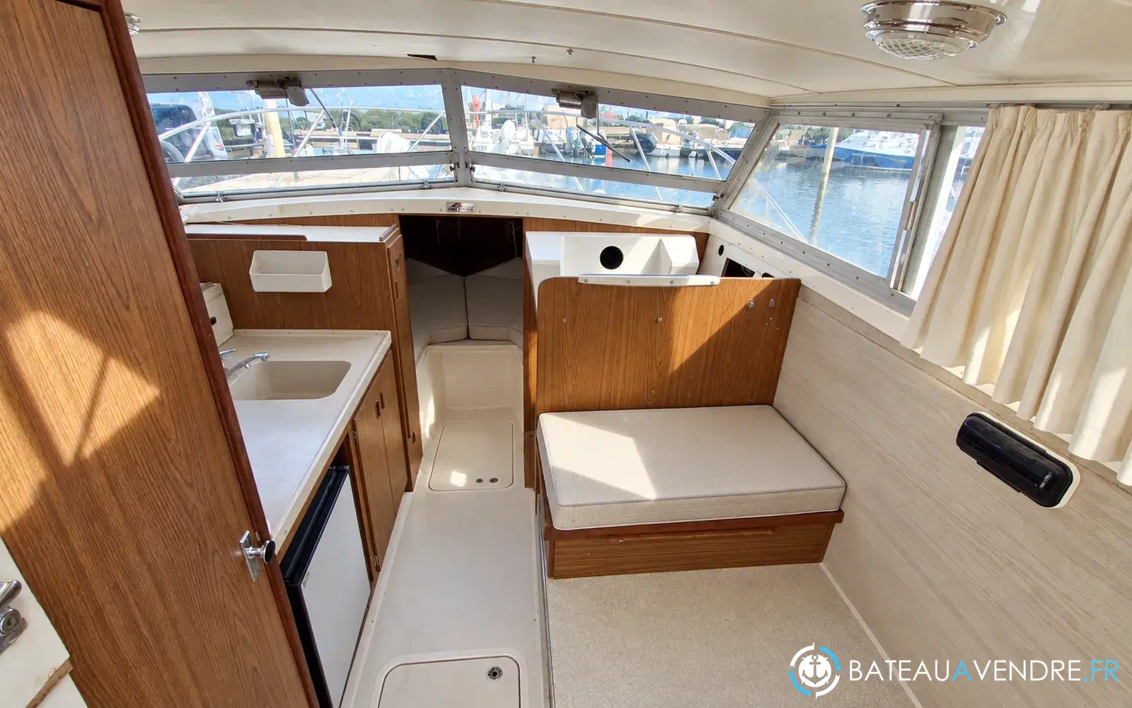 slider 7 Bertram 28 Flybridge