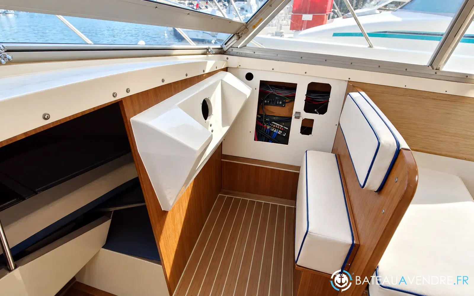 slider 11 Bertram 28 Flybridge