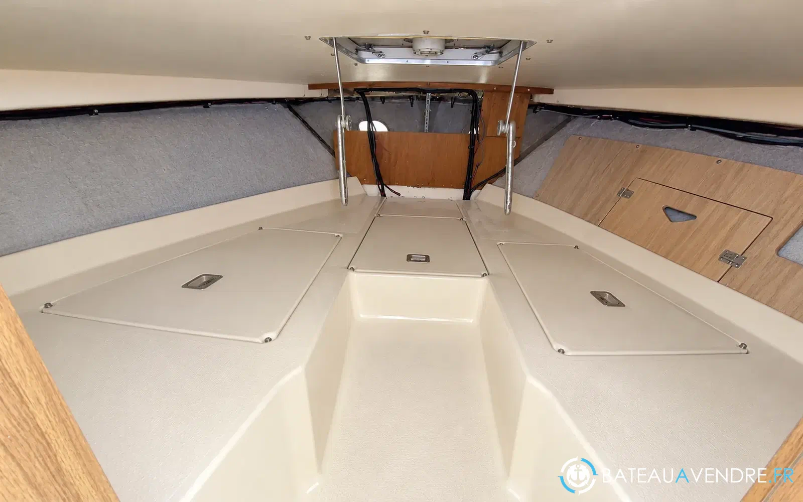 slider 12 Bertram 28 Flybridge