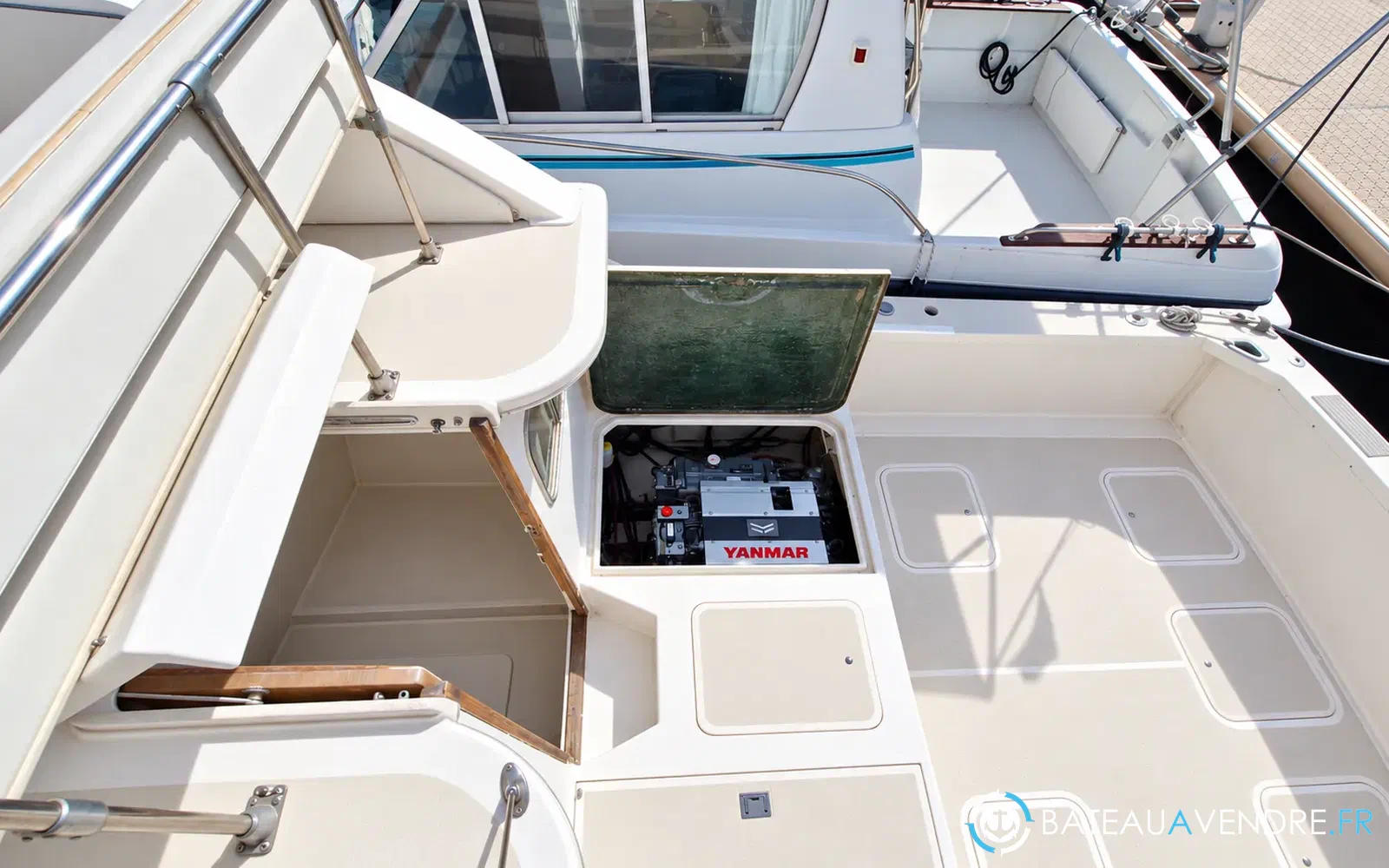 slider 6 Bertram 28 Flybridge