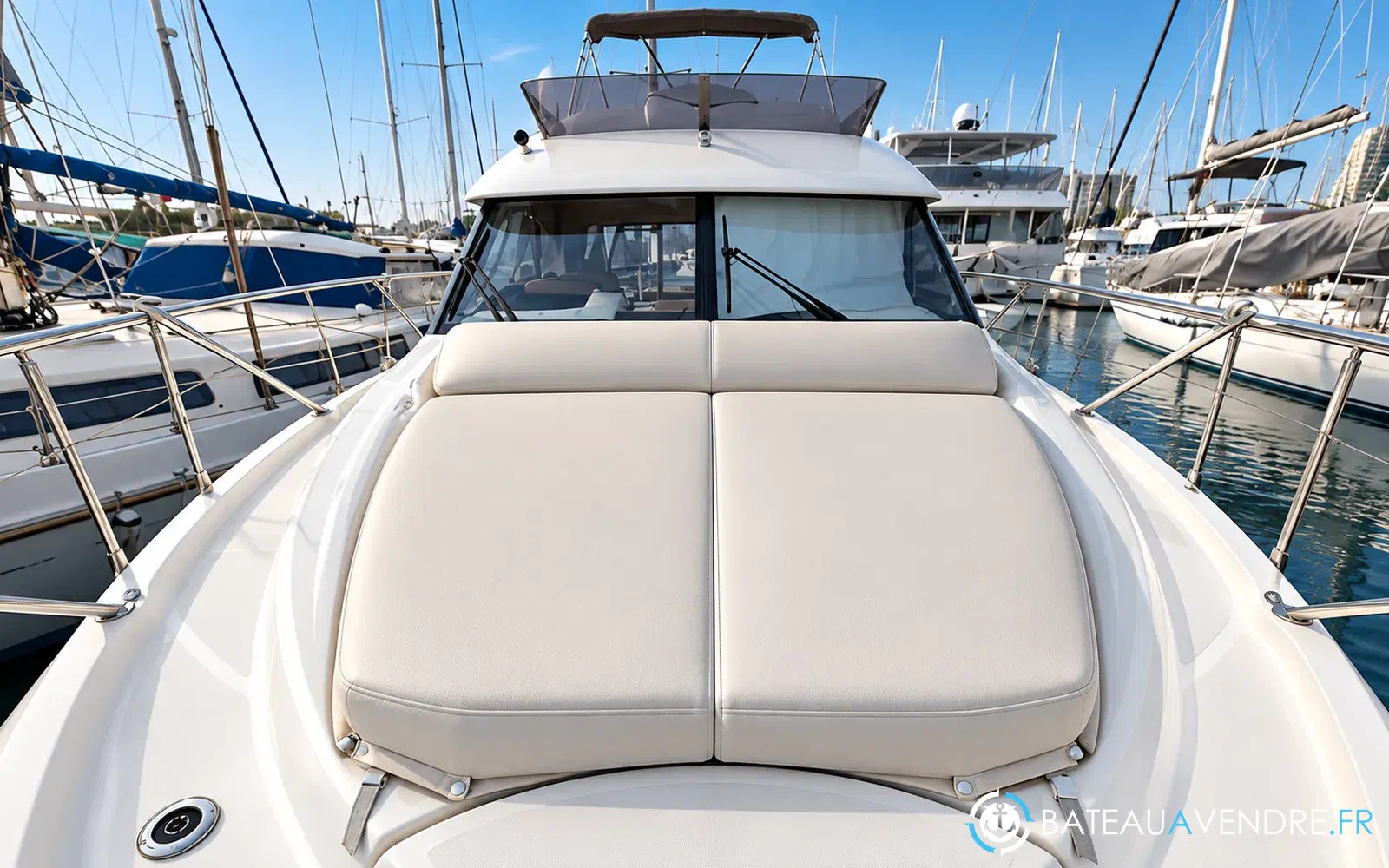 slider 3 Beneteau Antares 30