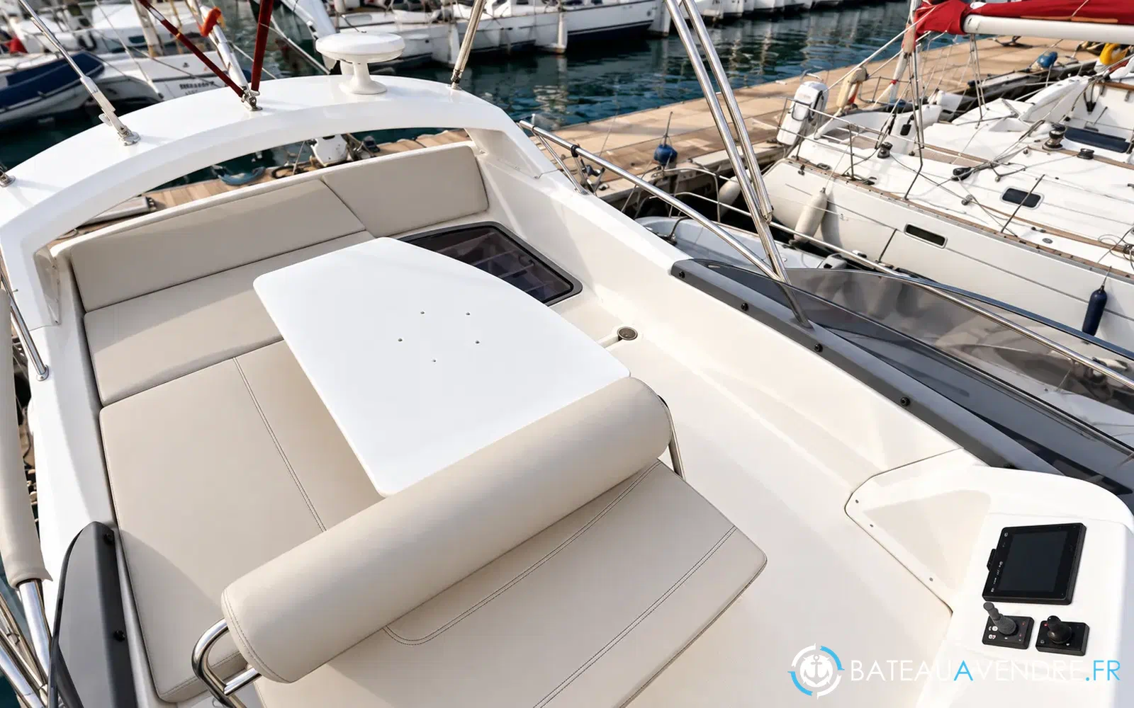 slider 6 Beneteau Antares 30