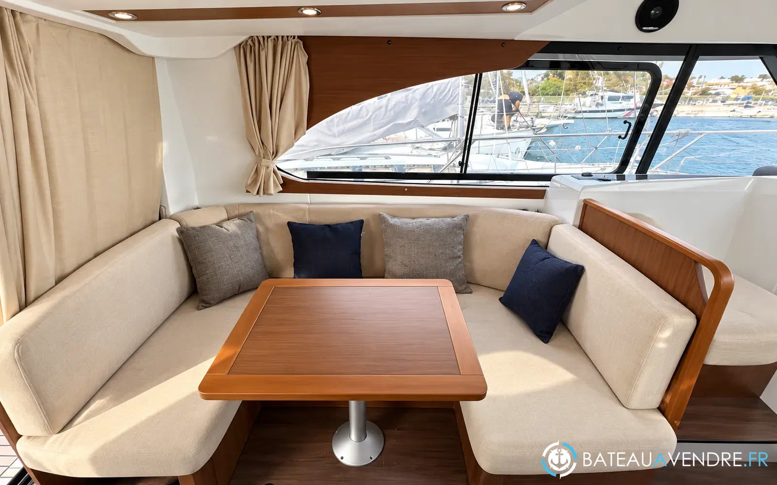 slider 10 Beneteau Antares 30