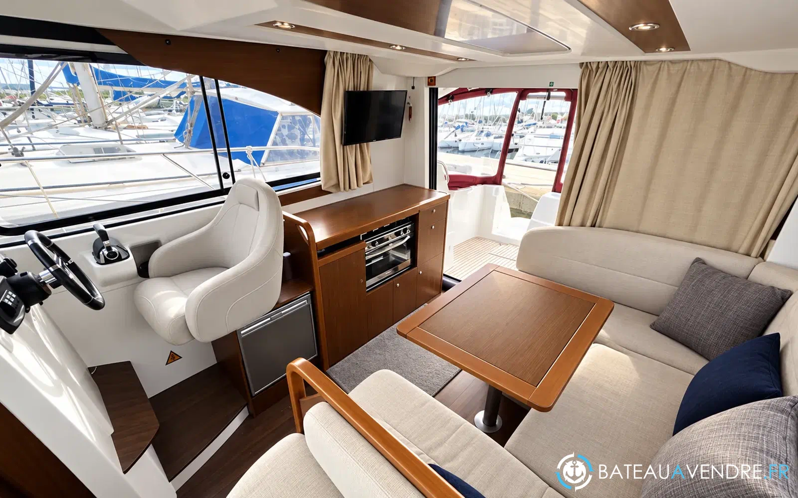 slider 11 Beneteau Antares 30