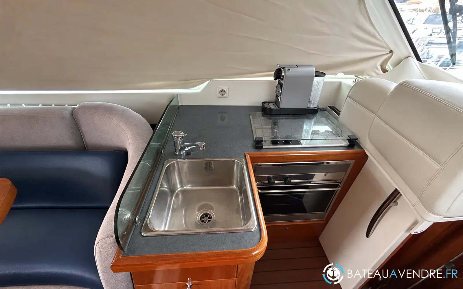 slider 2 Beneteau Antares 980 Fly