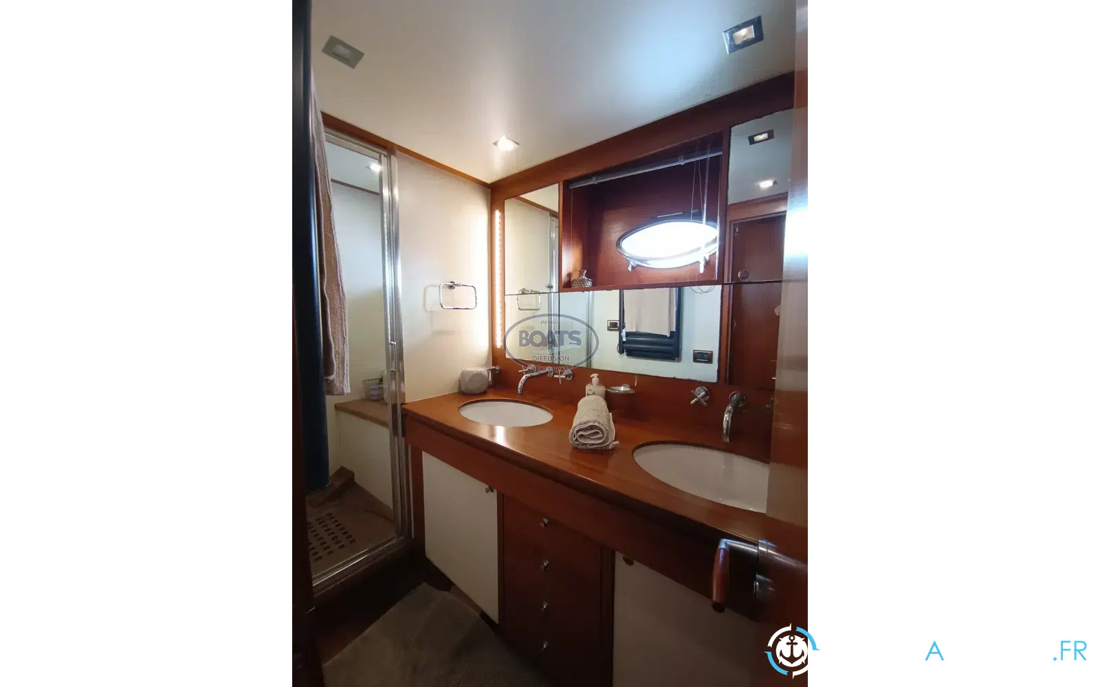 slider 10 Queens Yachts 62