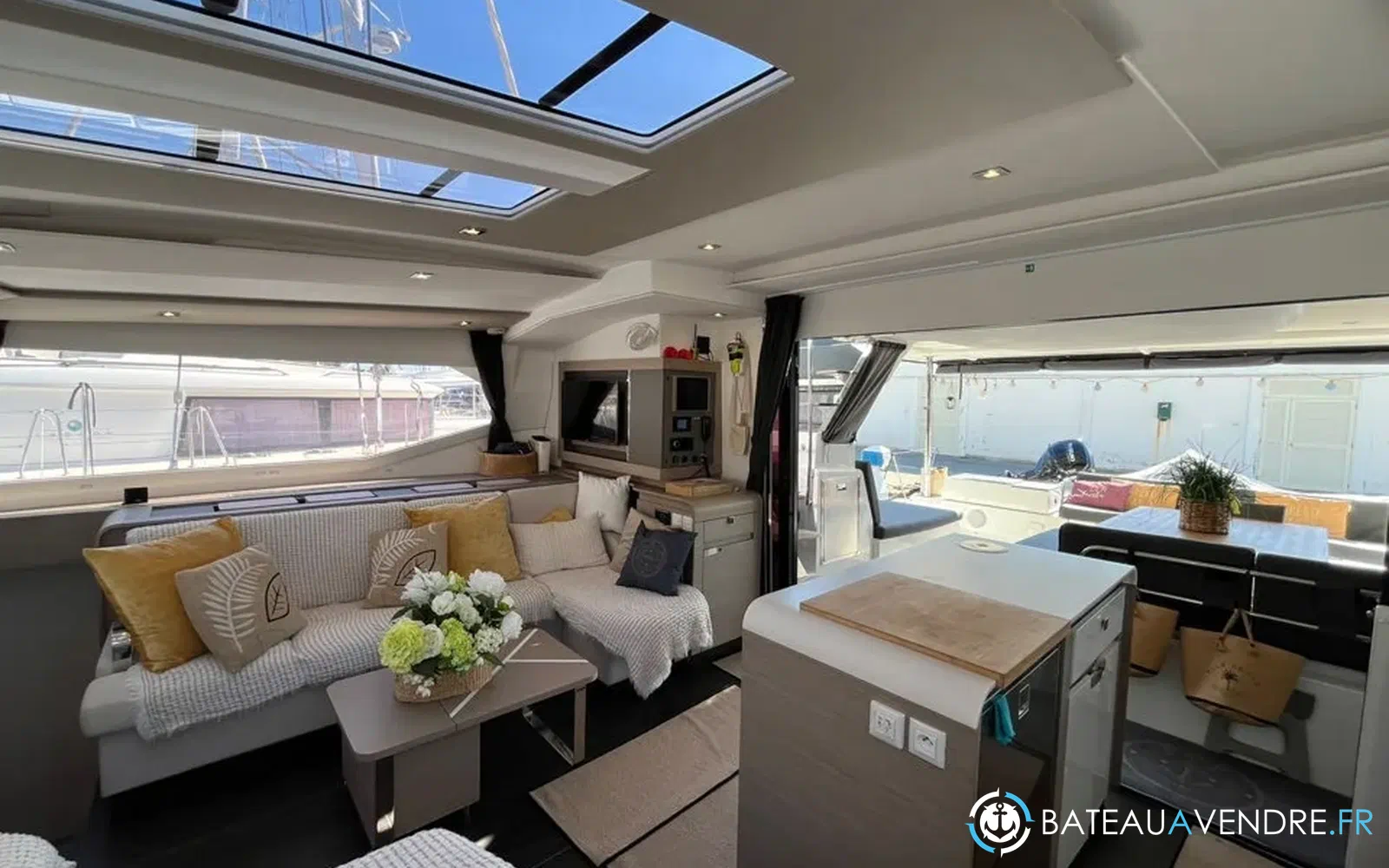 slider 10 Fountaine Pajot Aura 51