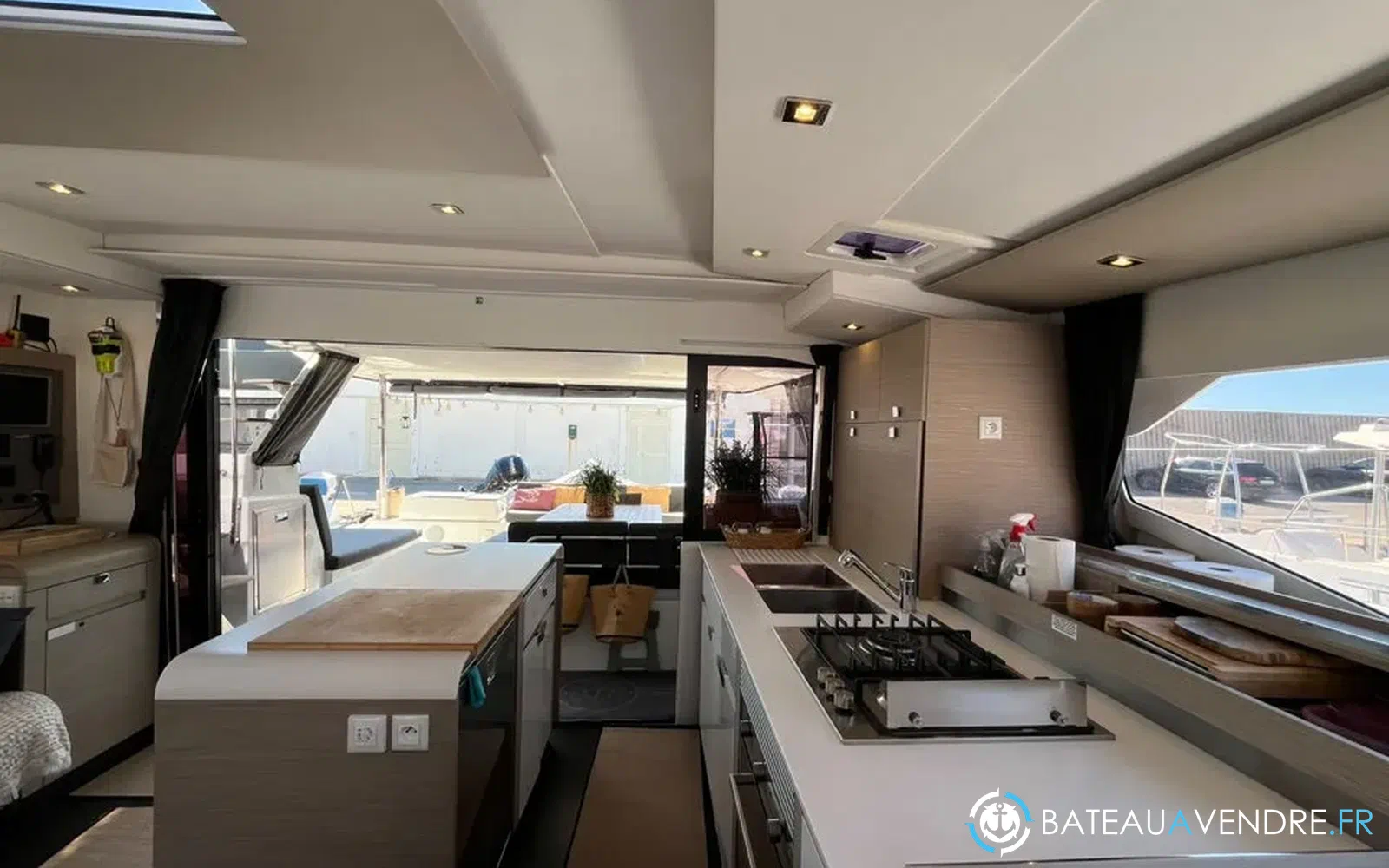 slider 11 Fountaine Pajot Aura 51