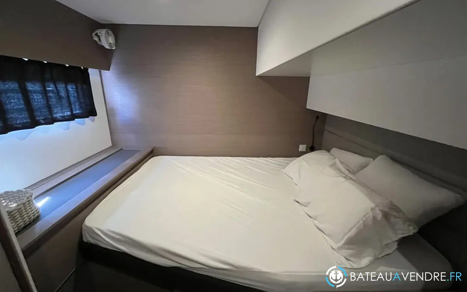 slider 12 Fountaine Pajot Aura 51