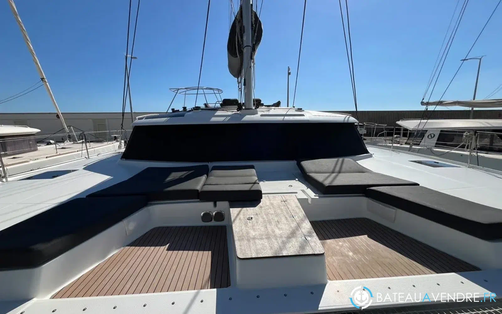 slider 16 Fountaine Pajot Aura 51