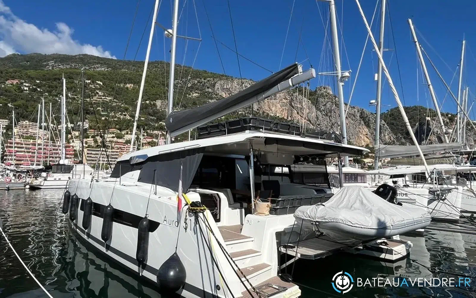 slider 1 Fountaine Pajot Aura 51