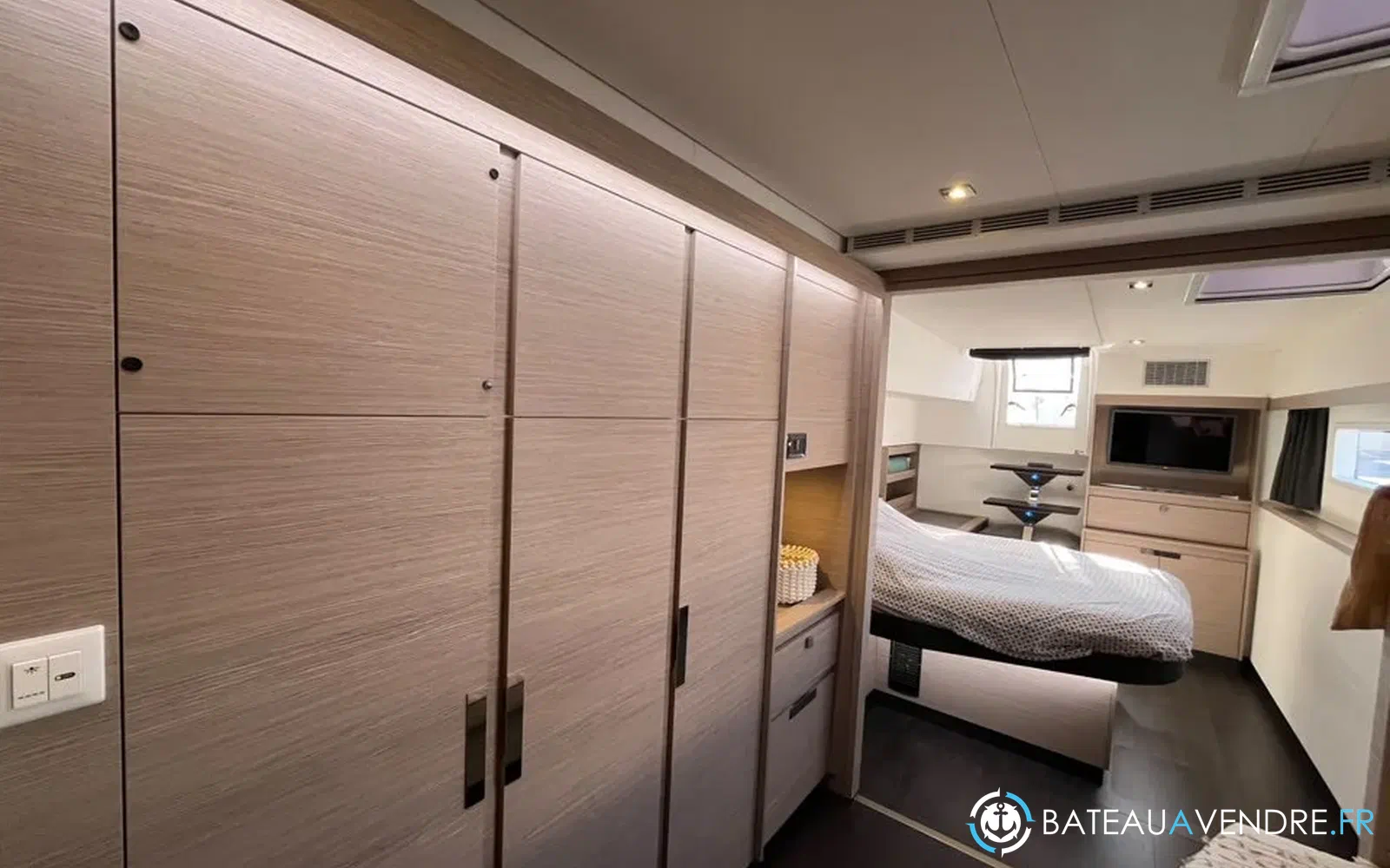 slider 22 Fountaine Pajot Aura 51