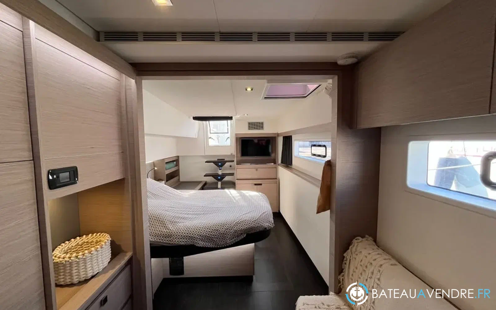 slider 23 Fountaine Pajot Aura 51