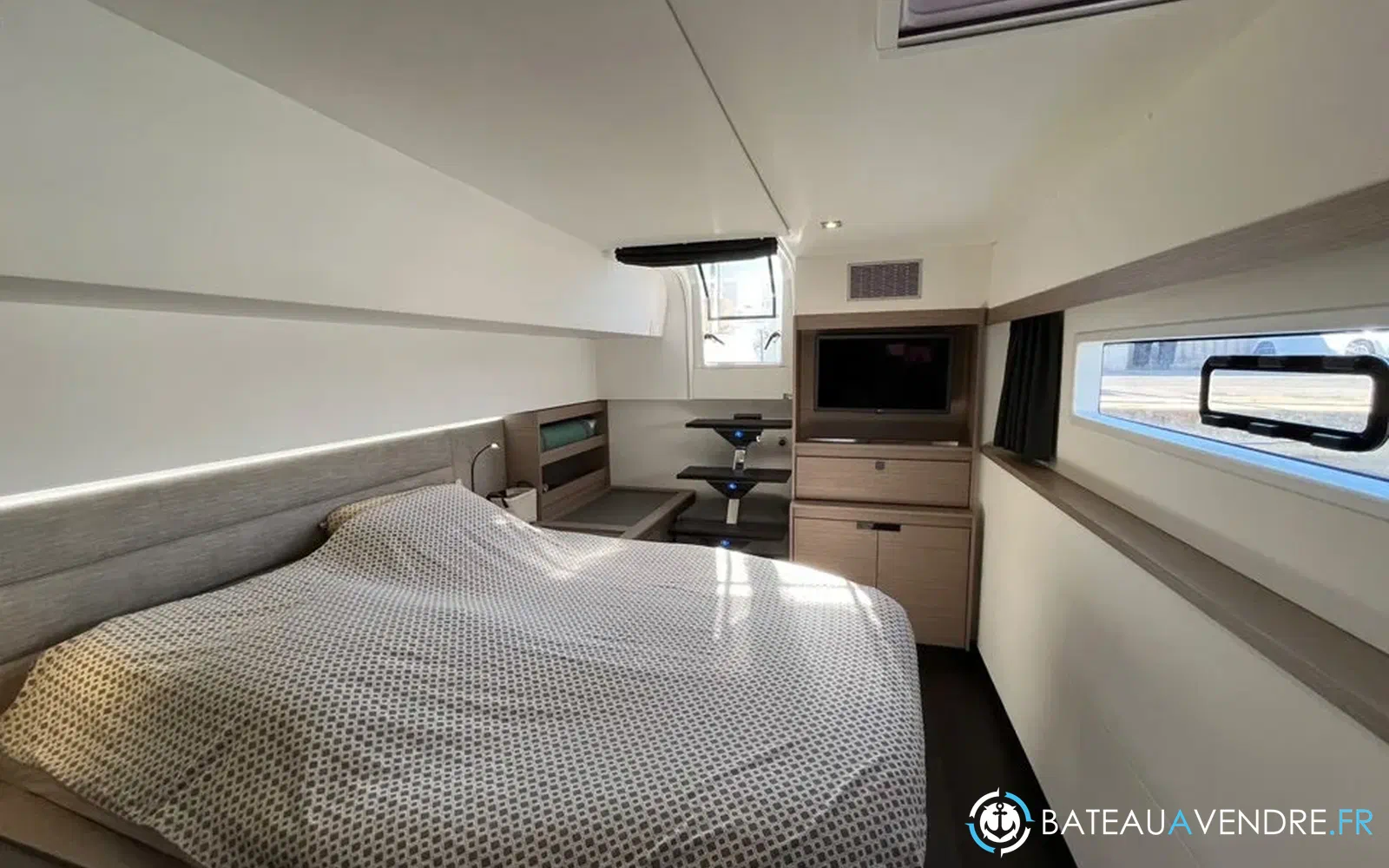 slider 24 Fountaine Pajot Aura 51