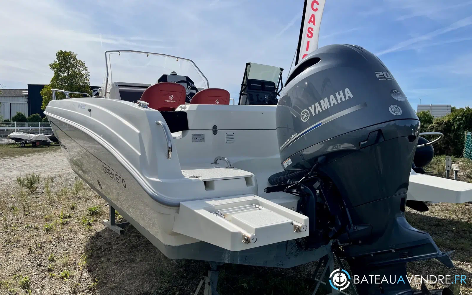 slider 1 Pacific Craft 670 Open