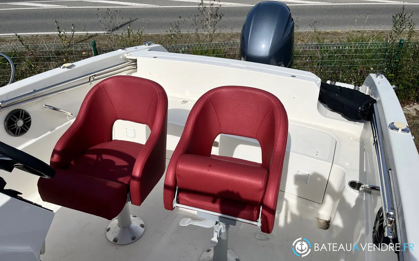 slider 8 Pacific Craft 670 Open