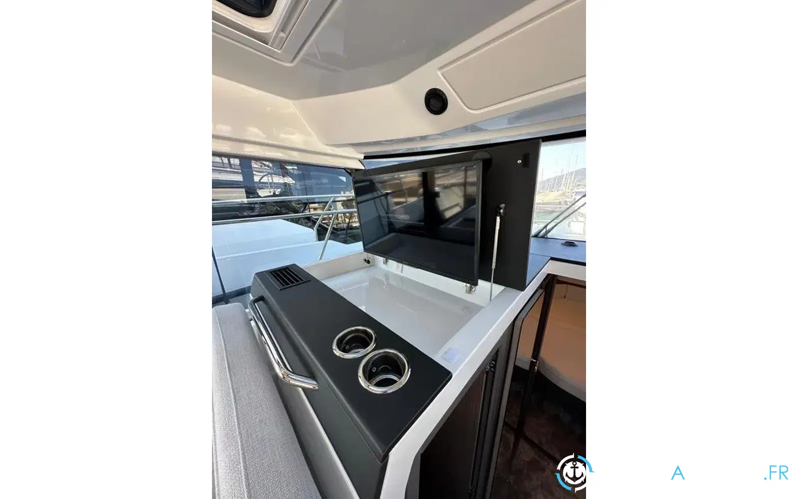 slider 13 Jeanneau Merry Fisher 1095 coupé