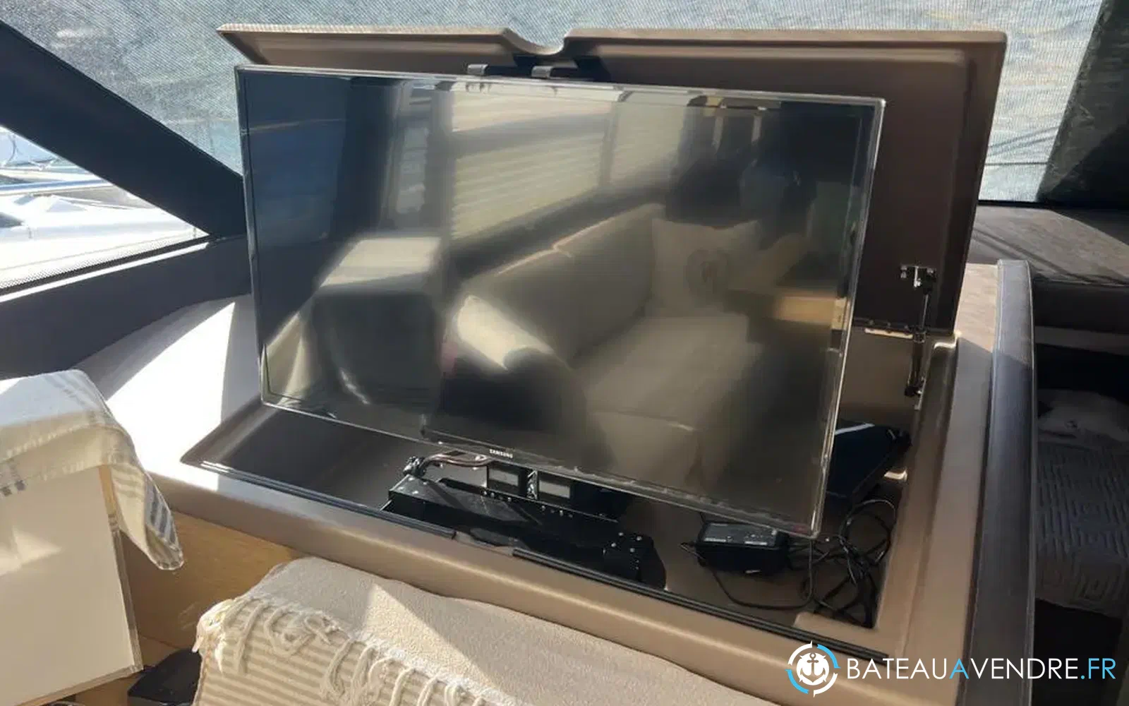 slider 14 Prestige Yachts 560 S