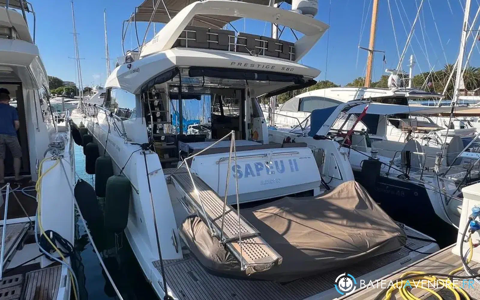 slider 1 Prestige Yachts 560 S