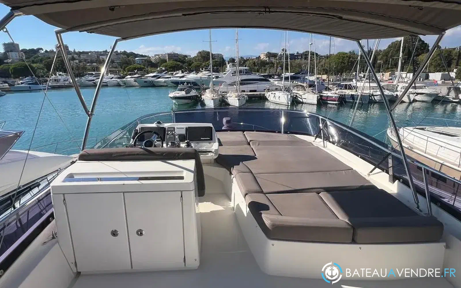 slider 3 Prestige Yachts 560 S