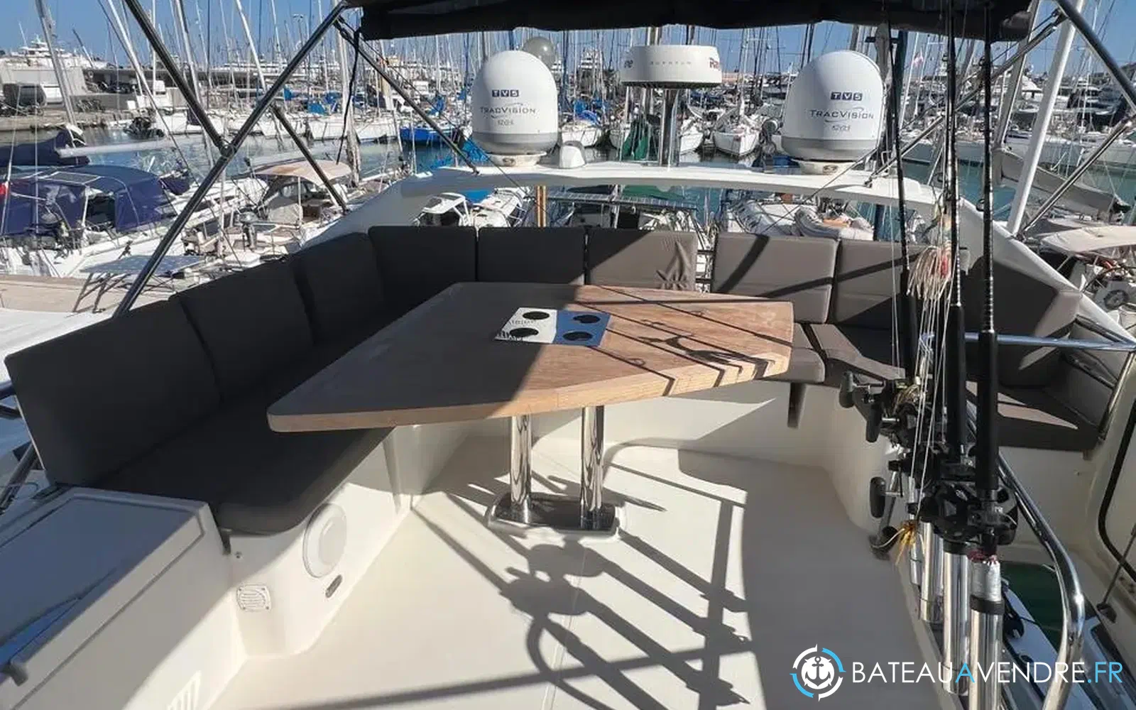 slider 4 Prestige Yachts 560 S