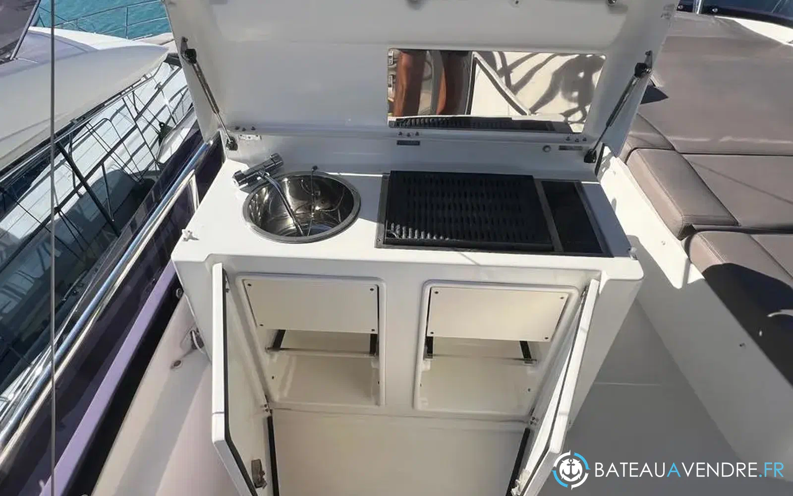 slider 6 Prestige Yachts 560 S