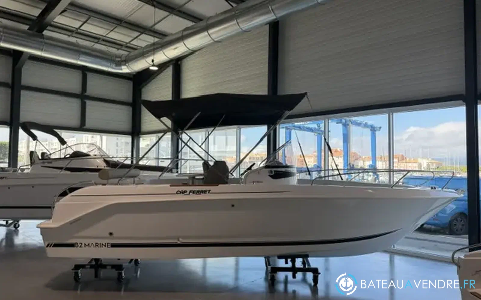 slider 1 B2 Marine 652 Open