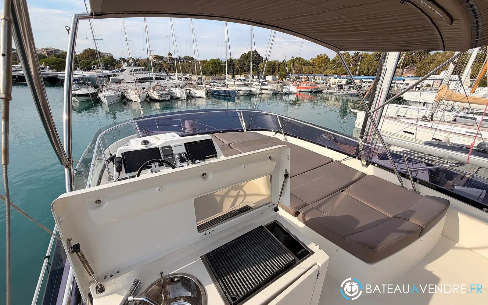 slider 16 Prestige Yachts 560 Fly