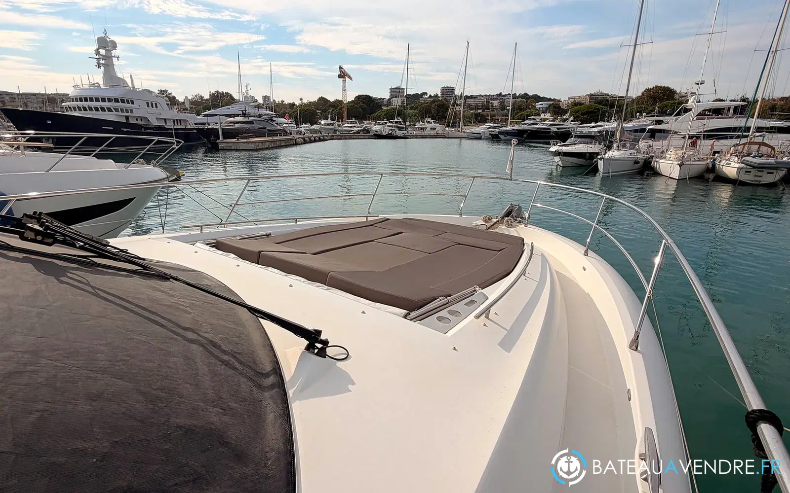 slider 17 Prestige Yachts 560 Fly