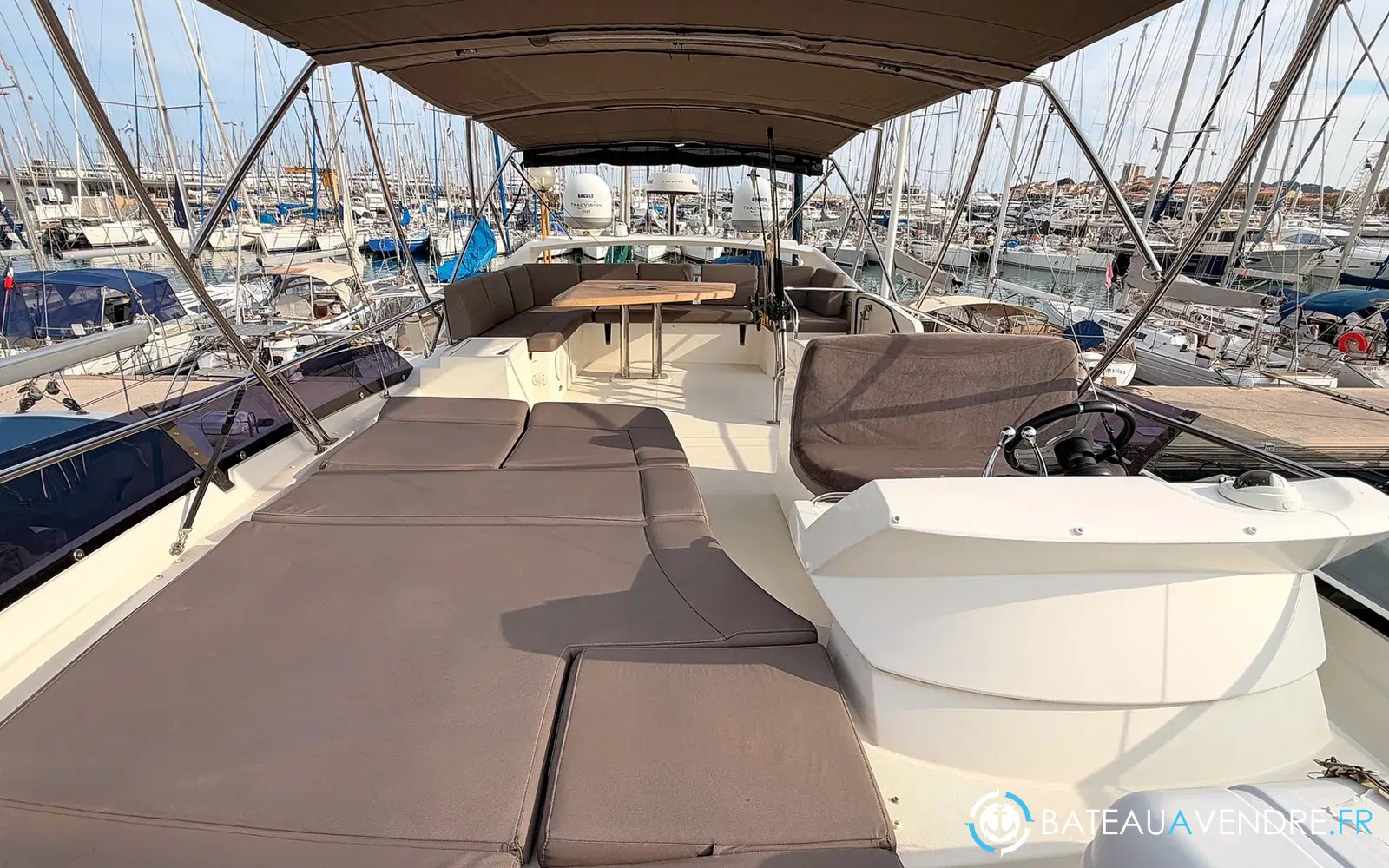 slider 2 Prestige Yachts 560 Fly
