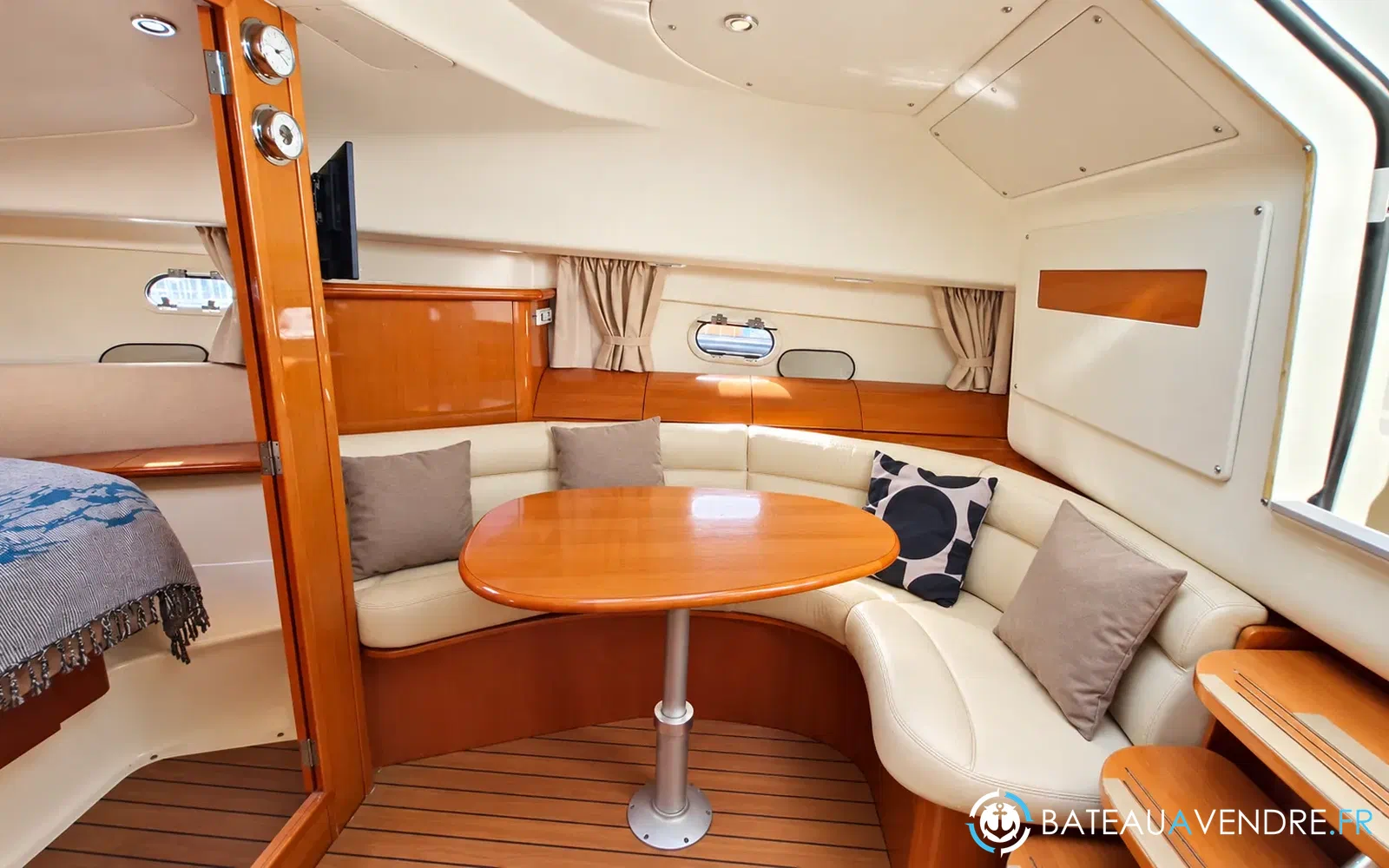 slider 17 Jeanneau Prestige 34 Open