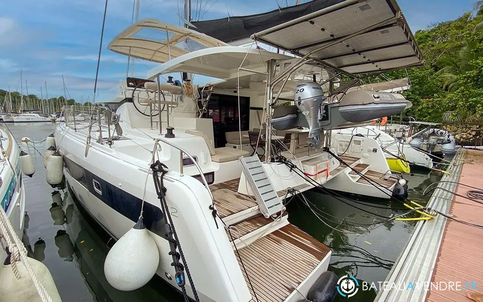 slider 1 Lagoon 42