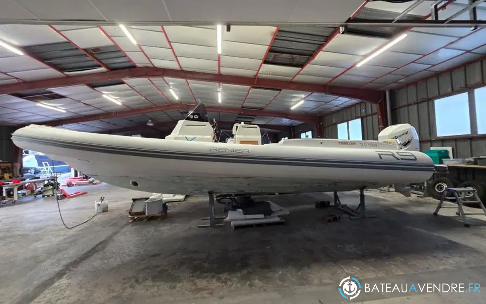 slider 0 Renier R9 Tourer