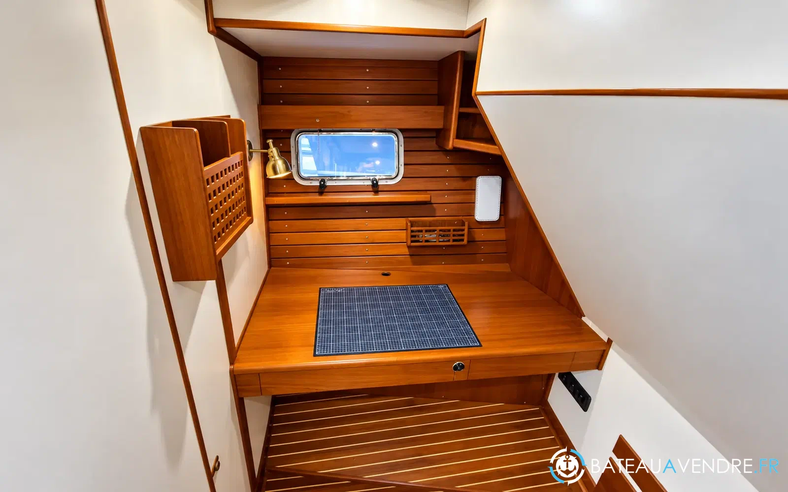 slider 10 Grand Banks 52 Europa