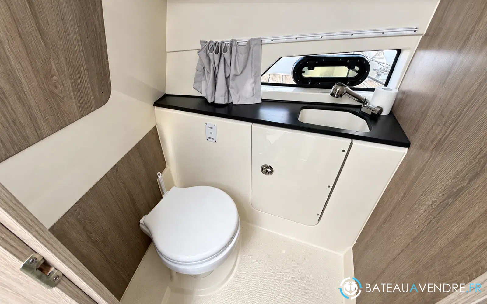 slider 17 Quicksilver Activ 875 Sundeck