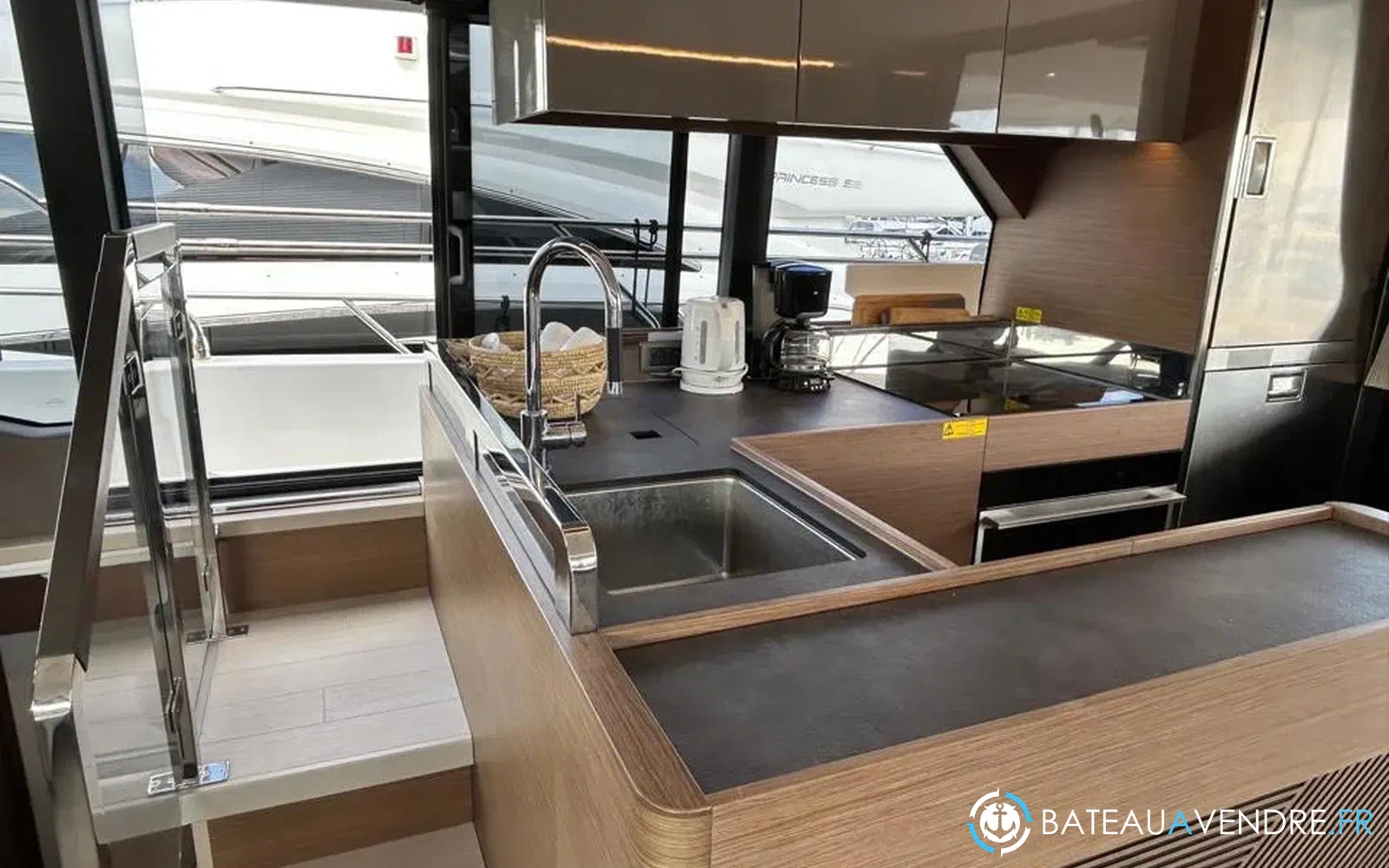 slider 18 Prestige Yachts M48