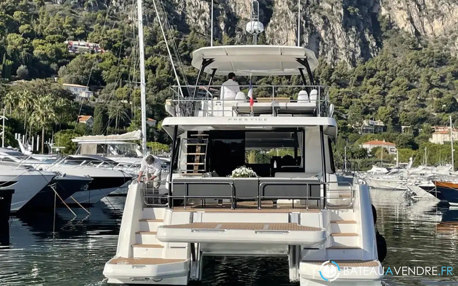 slider 1 Prestige Yachts M48