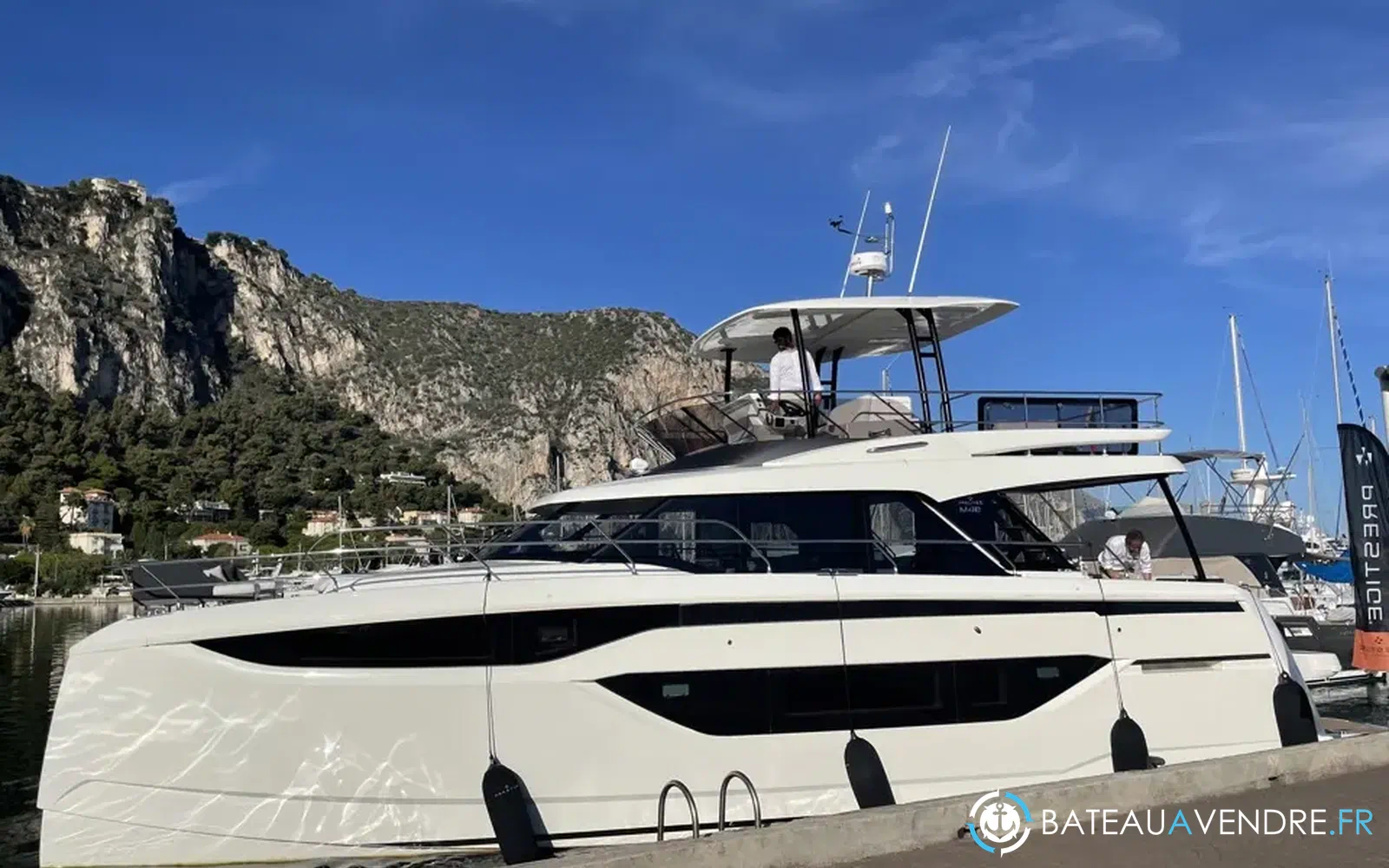 slider 2 Prestige Yachts M48