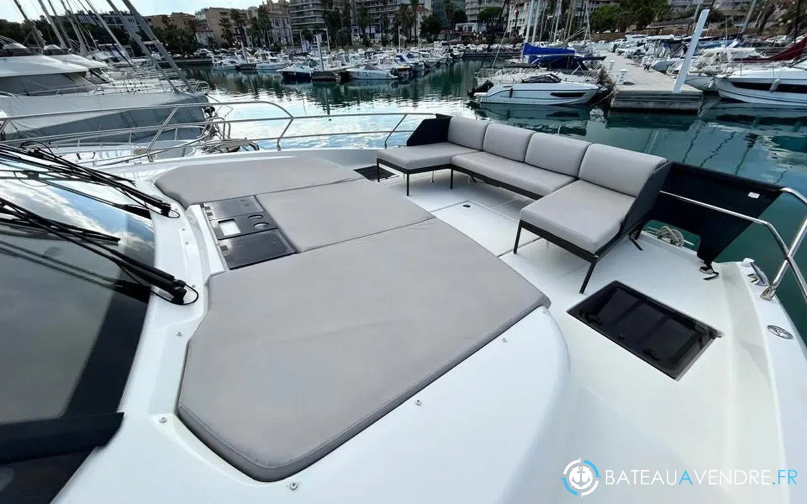 slider 32 Prestige Yachts M48