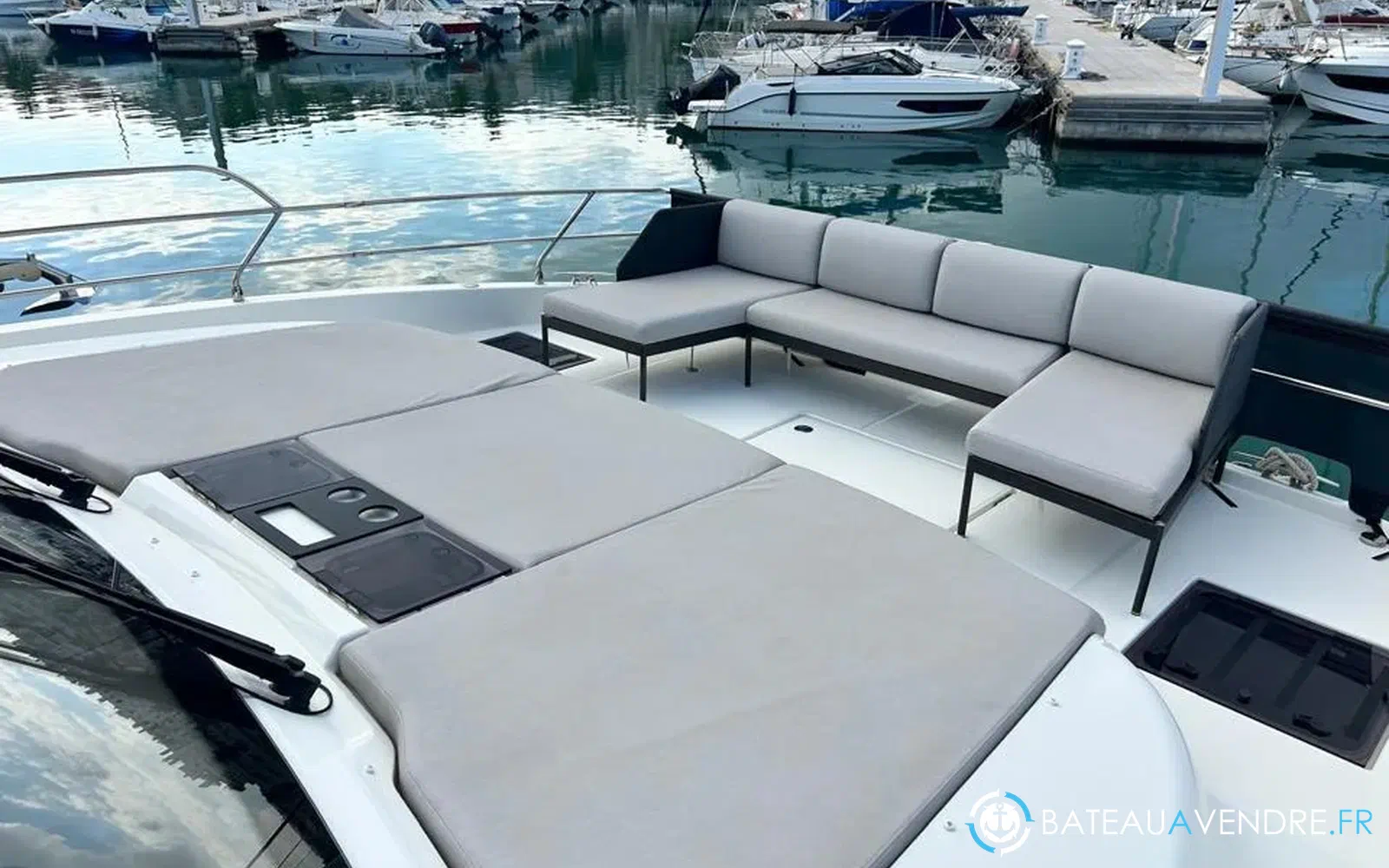 slider 33 Prestige Yachts M48