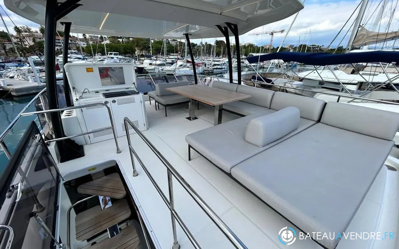 slider 8 Prestige Yachts M48