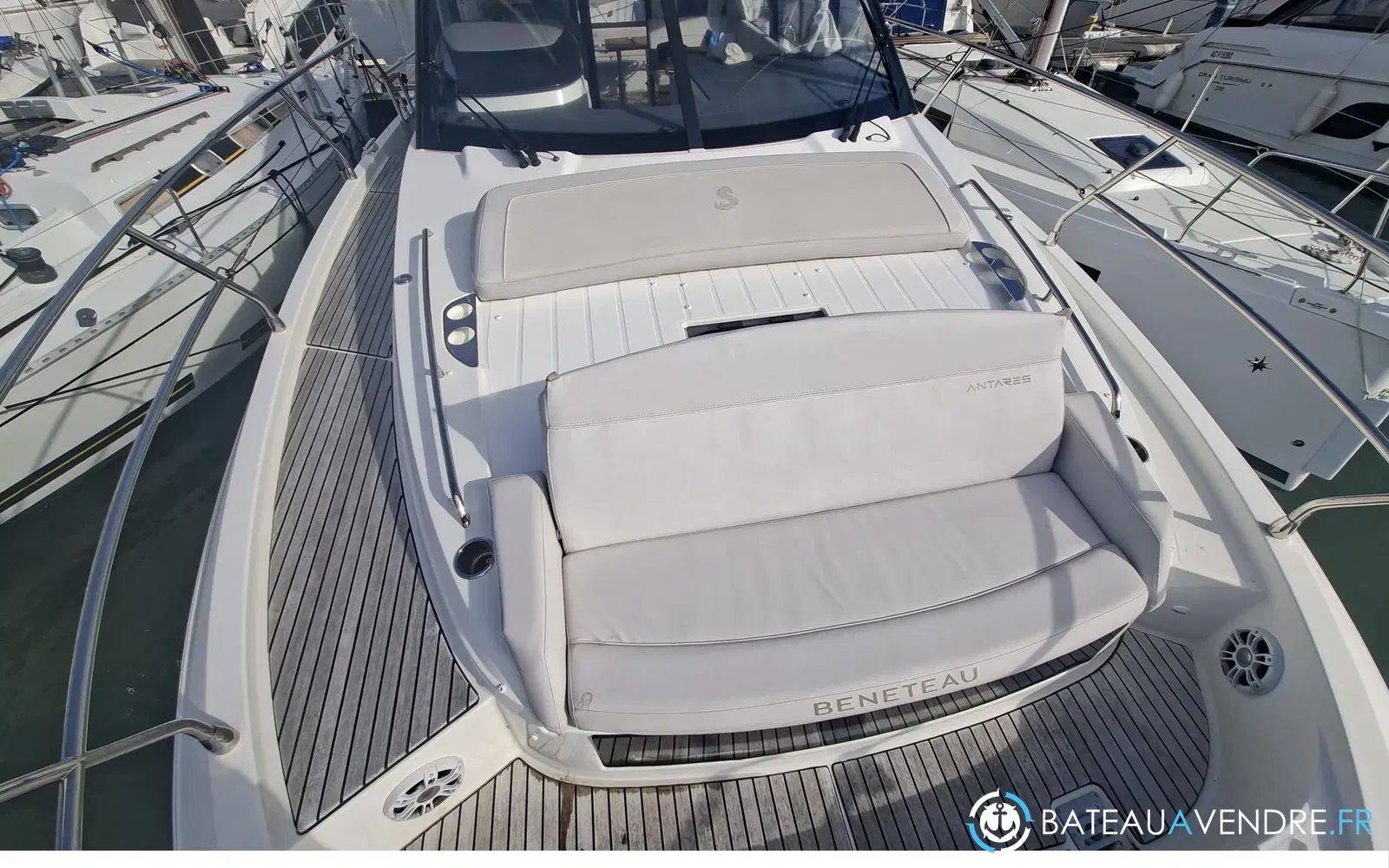 slider 3 Beneteau Antares 12