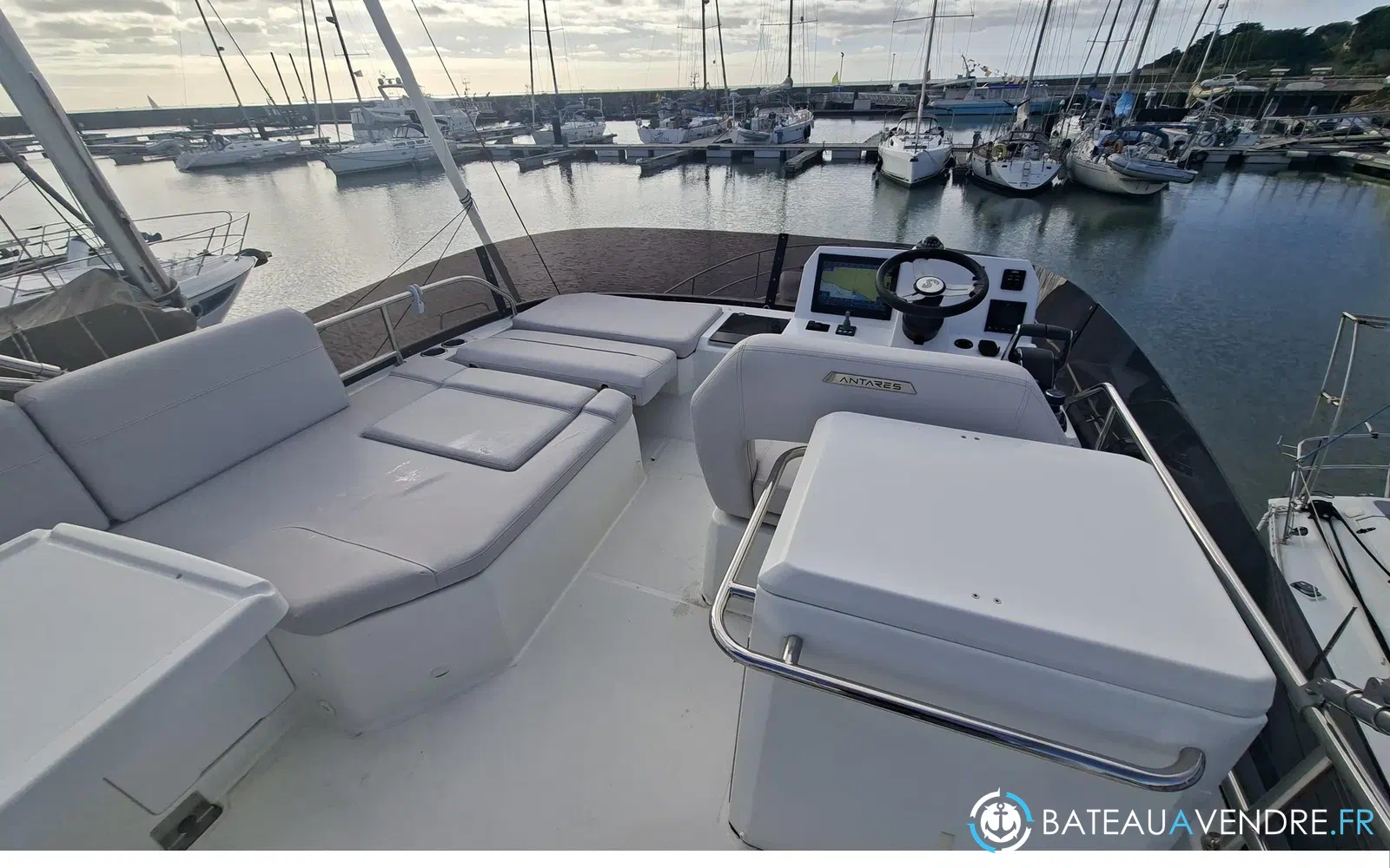 slider 4 Beneteau Antares 12