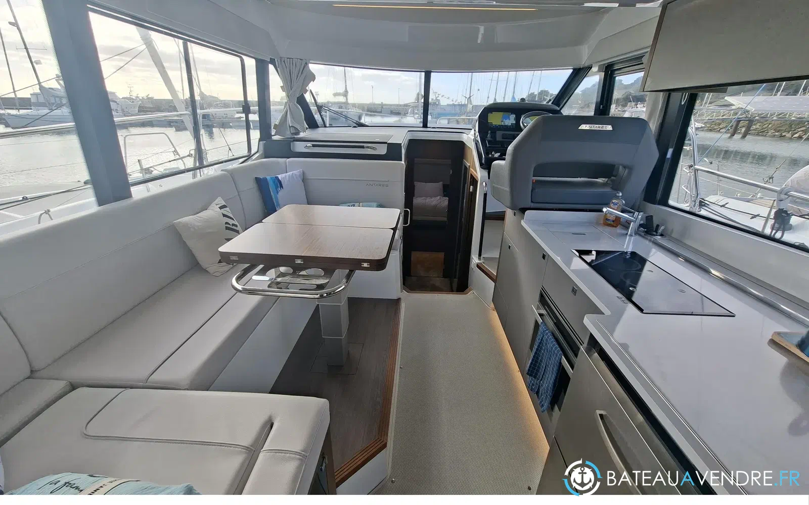 slider 8 Beneteau Antares 12