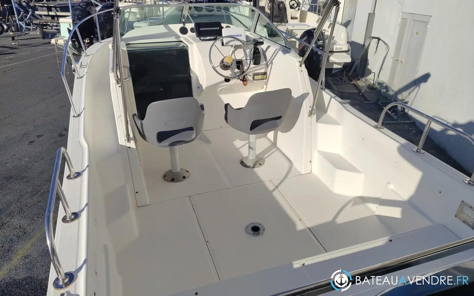 slider 10 Kelt White Shark 236