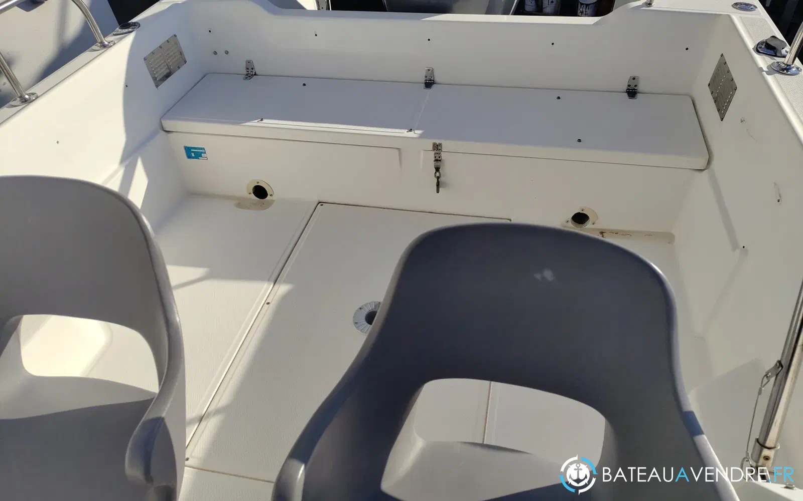 slider 15 Kelt White Shark 236
