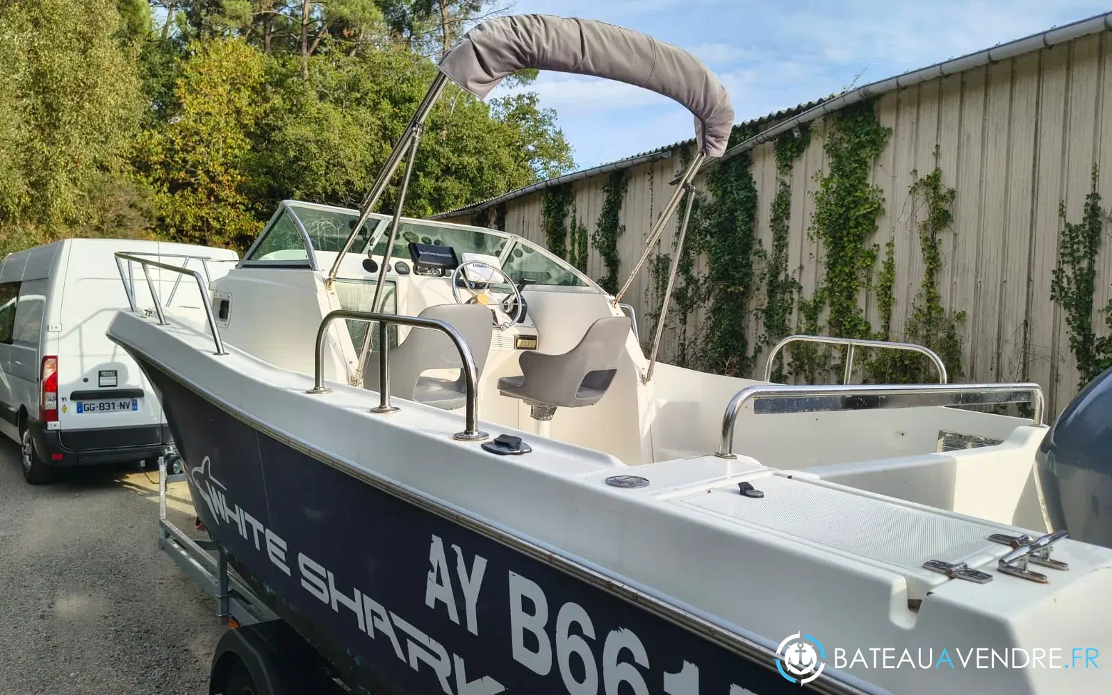 slider 4 Kelt White Shark 236