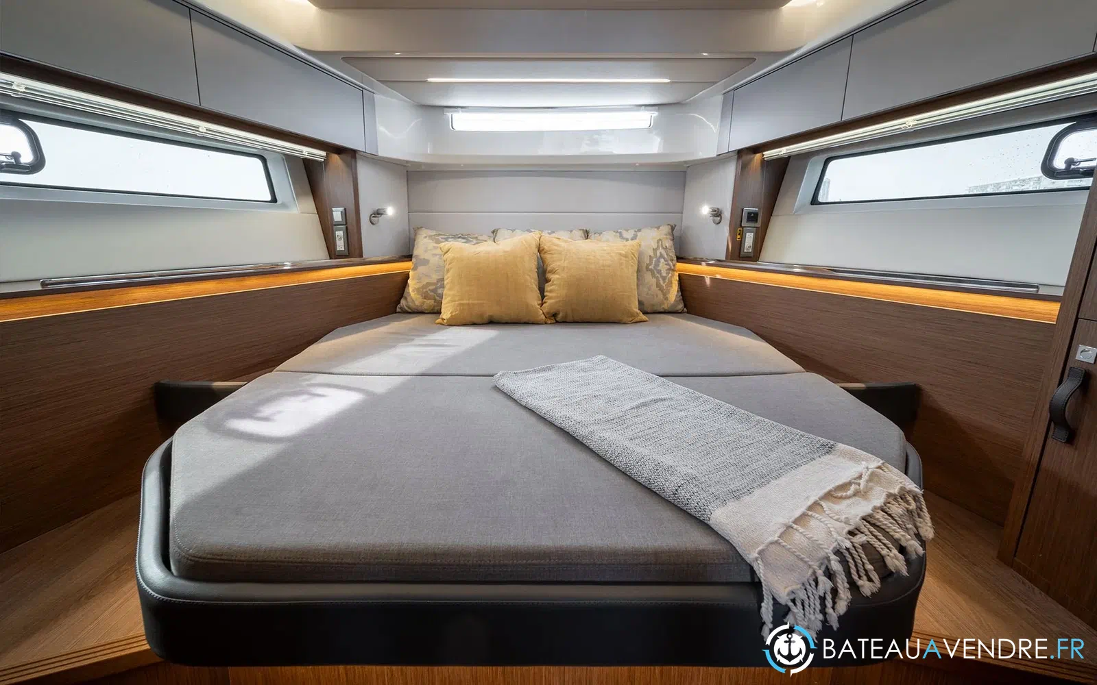 slider 3 Beneteau Antares 12