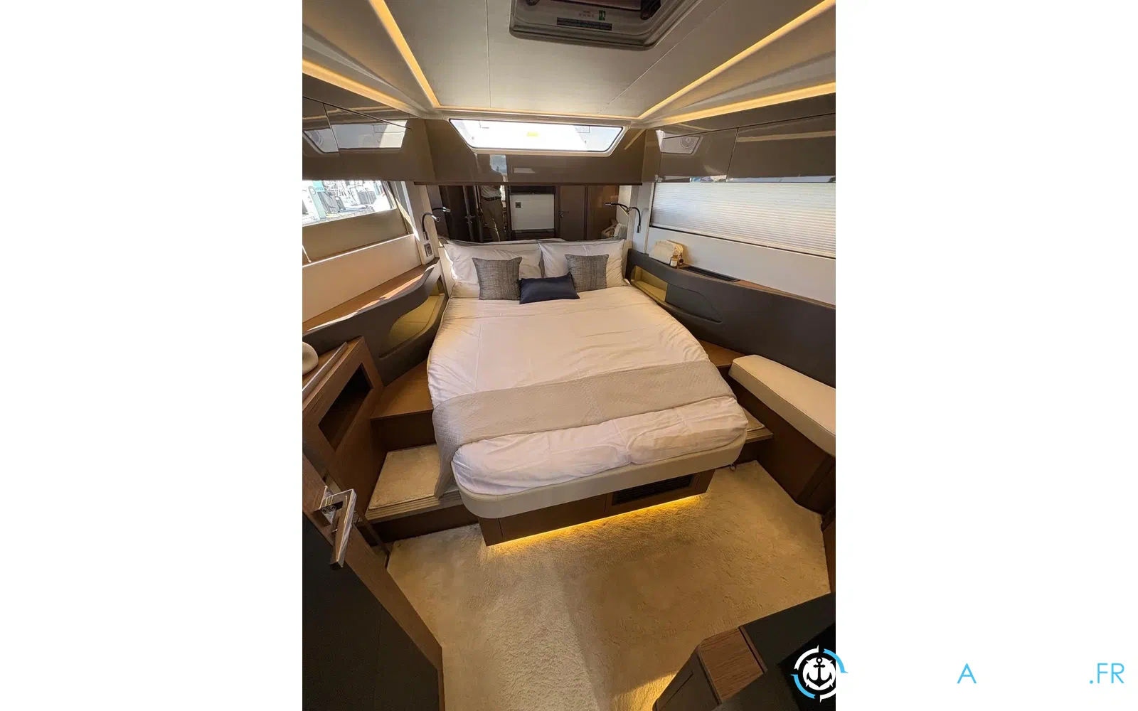 slider 4 Wellcraft 44 Explorer