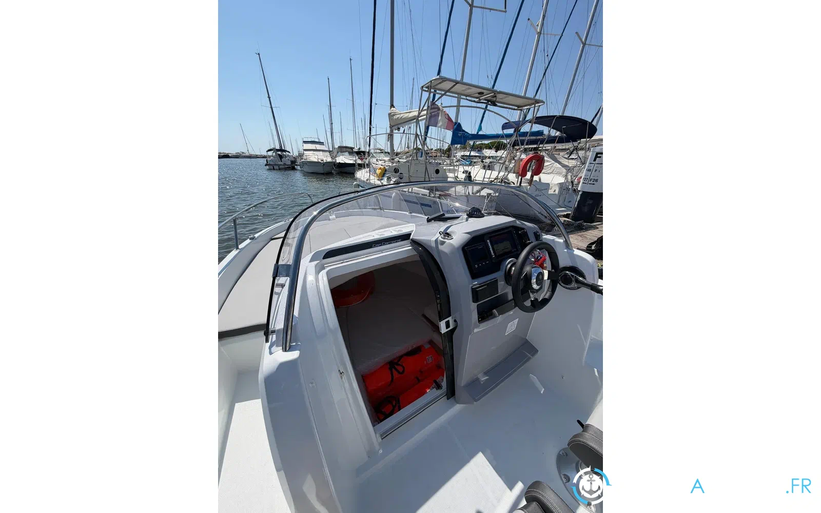 slider 6 Jeanneau Cap Camarat 5.5 WA Serie 2